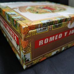 Romeo Y Julieta Cedro Deluxe No. 1 Empty Wooden Cigar Box