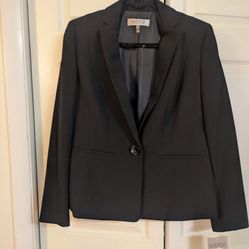 Striking Kasper suit