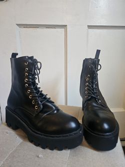Womens Boots Size 7