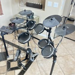 Alesis DM10 -  10 Piece Studio Drum kit