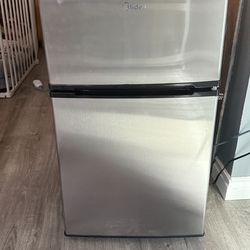 3.1 cu mini fridge/freezer