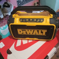 Dewalt 12/20 Volt Bluetooth Radio.  W/ Power Cable