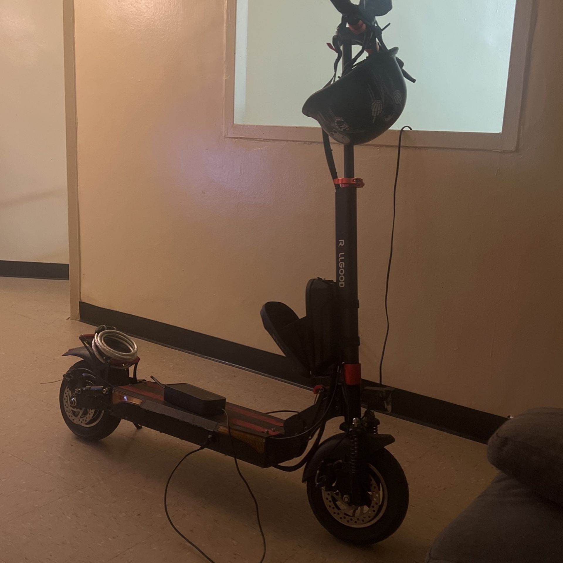ROLLGOOD E SCOOTER