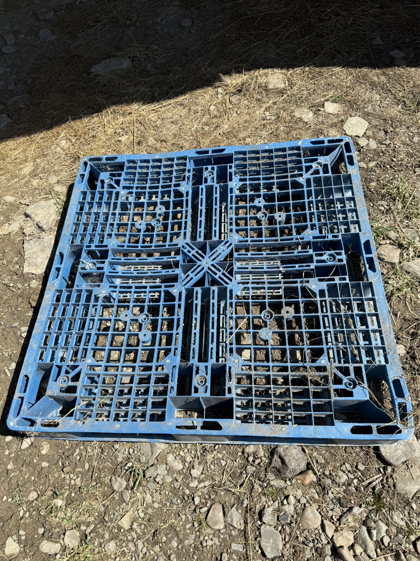 43x43 Plastic Pallets ONLY $20 EACH FOR FIREWOOD HAY APPLIANCES ETC