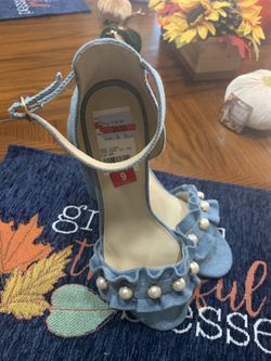 Marc Fisher high heels shoes size 9