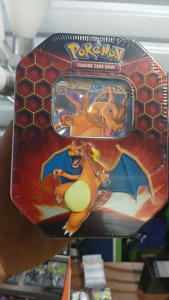 Pokemon Charizard Hidden Fates Tin