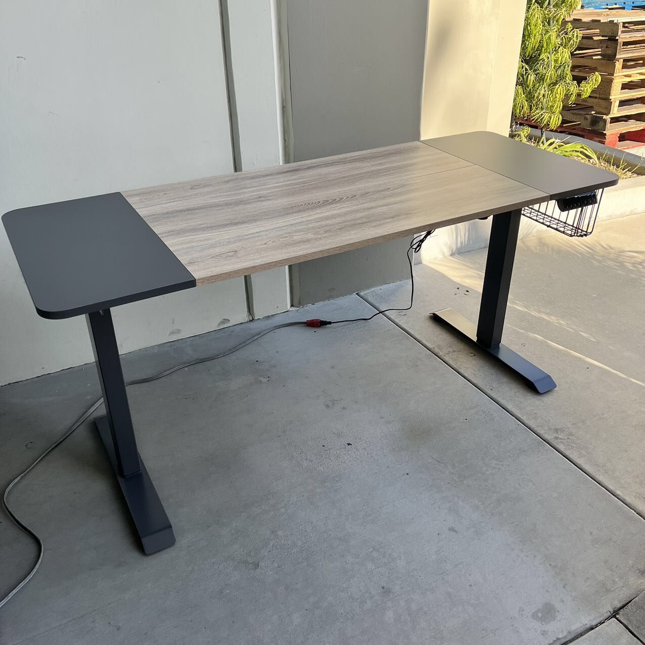 Brand New Standing Desk Rising Desk Riser Electric Desk Motorized Height Adjustable Computer Desk