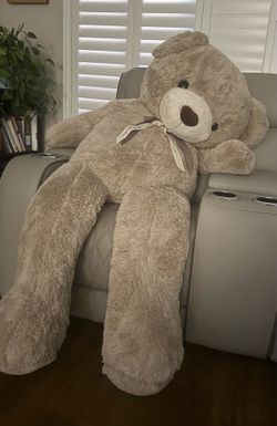 Huge stuffed bear