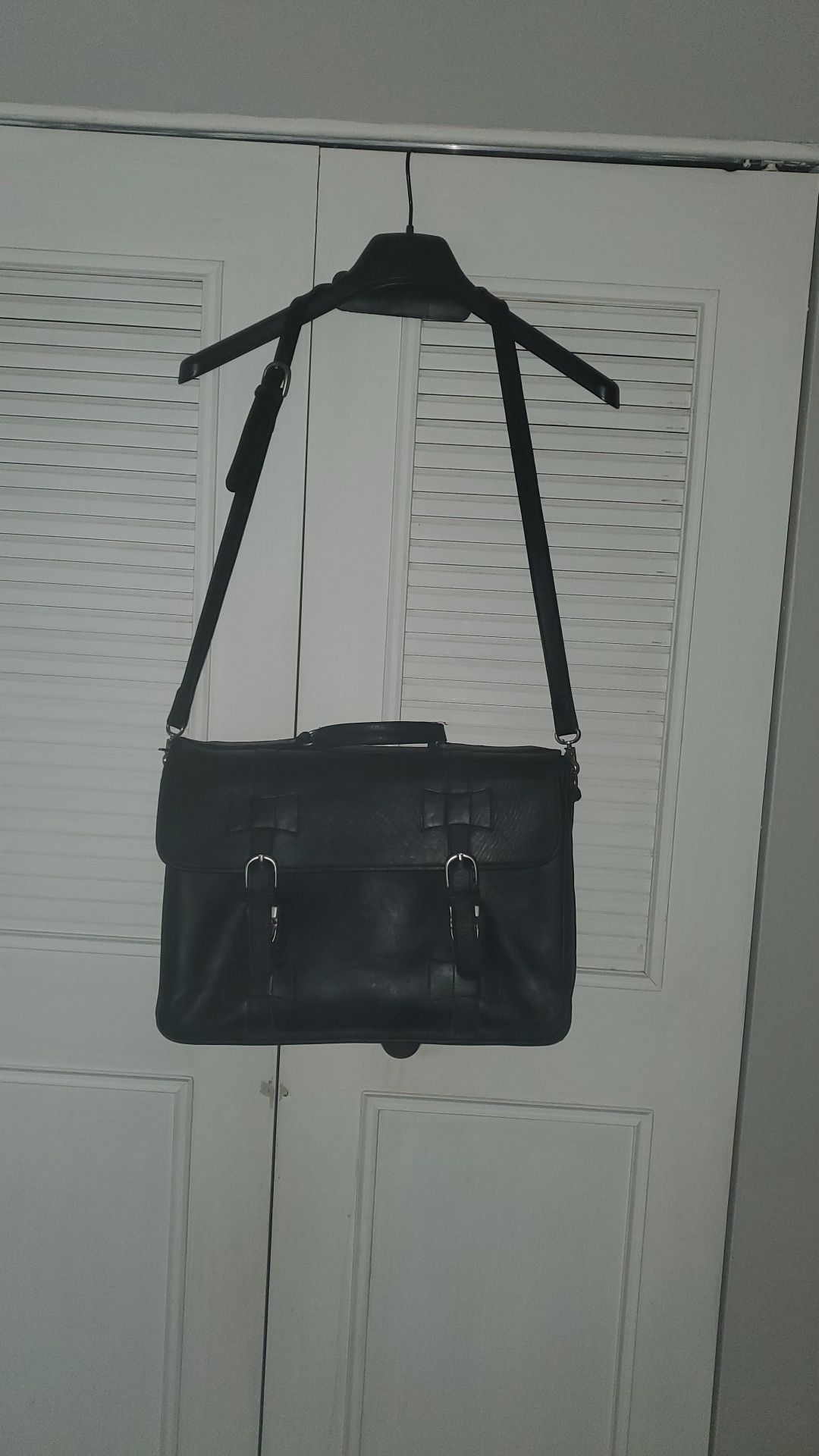 Genuine Coach Leather laptop messenger bag, blk leather