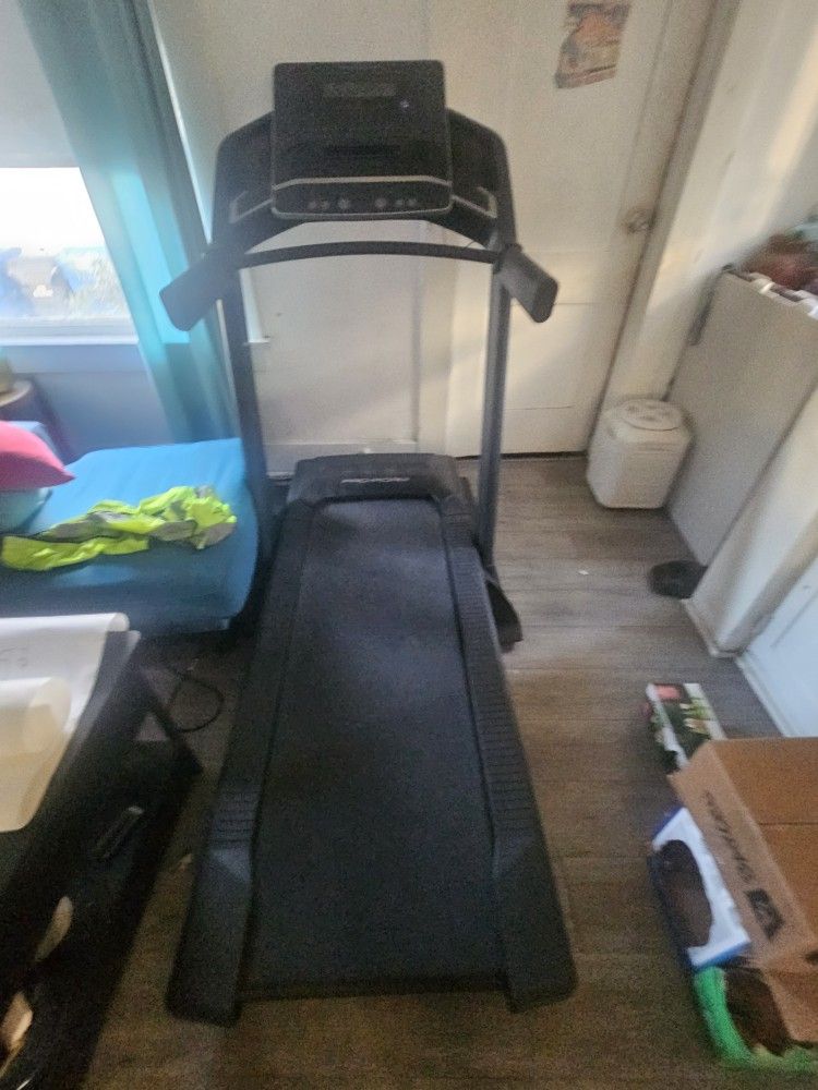 Proform Treadmill (Hardley Used)