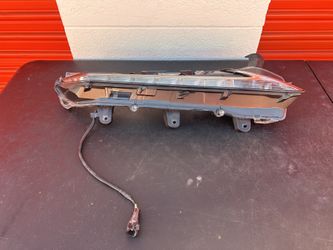 2016-2017-2019-2019-2020 LEXUS NX300H RUNNING FOG LIGHT LED Right Passenger OEM