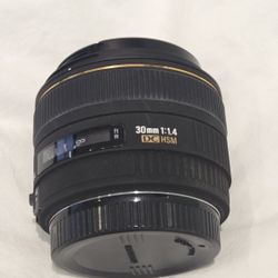 Sigma 30mm F/1.4 Art Lense