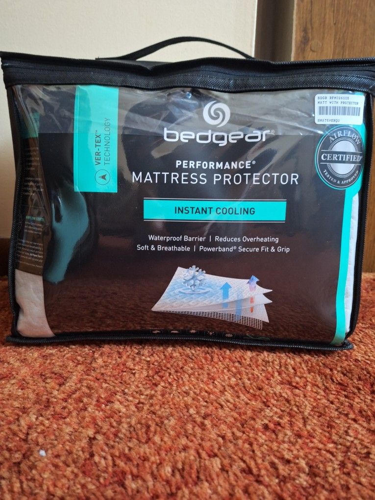 Queen Size Matress Pad (NEW)
