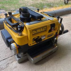 Dewalt Thickness Planer DW735