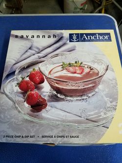 Two-piece chip-and-dip set New in Box
