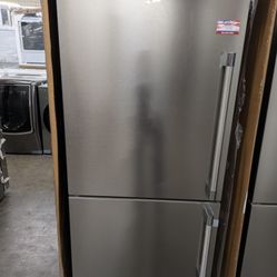 Beko BFBF3018SSIML
30 Inch Counter Depth Bottom Mount Refrigerator