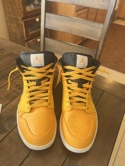 Jordan 1 Mid University Black & Gold