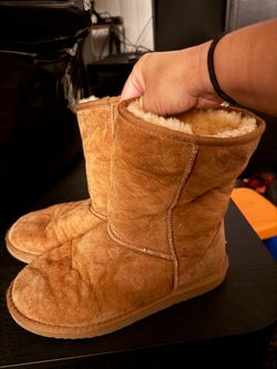 Chestnut UGGS size 6 women