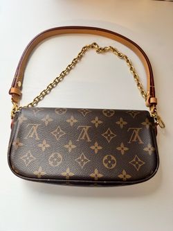 Louis Vuitton Ivy Wallet On Chain in Monogram