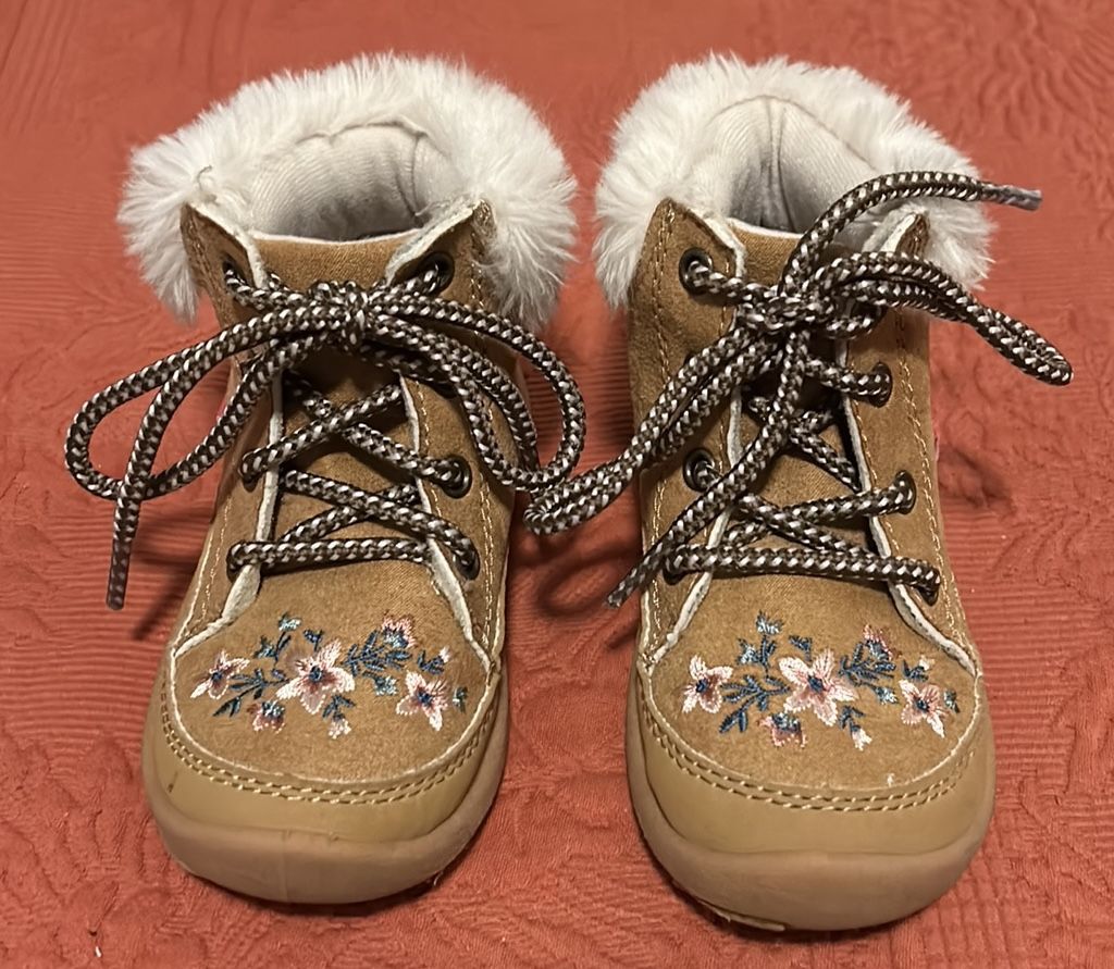 Osh Kosh B’gosh: Faux Fur Embroidered Boots, Size:8M
