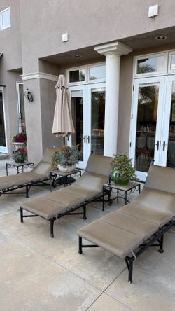 Outdoor chaise lounge