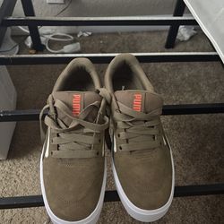 Men’s Puma Olive Green Suede Low- Top Skate Sneakers With White Rubber Sole Size 10.5