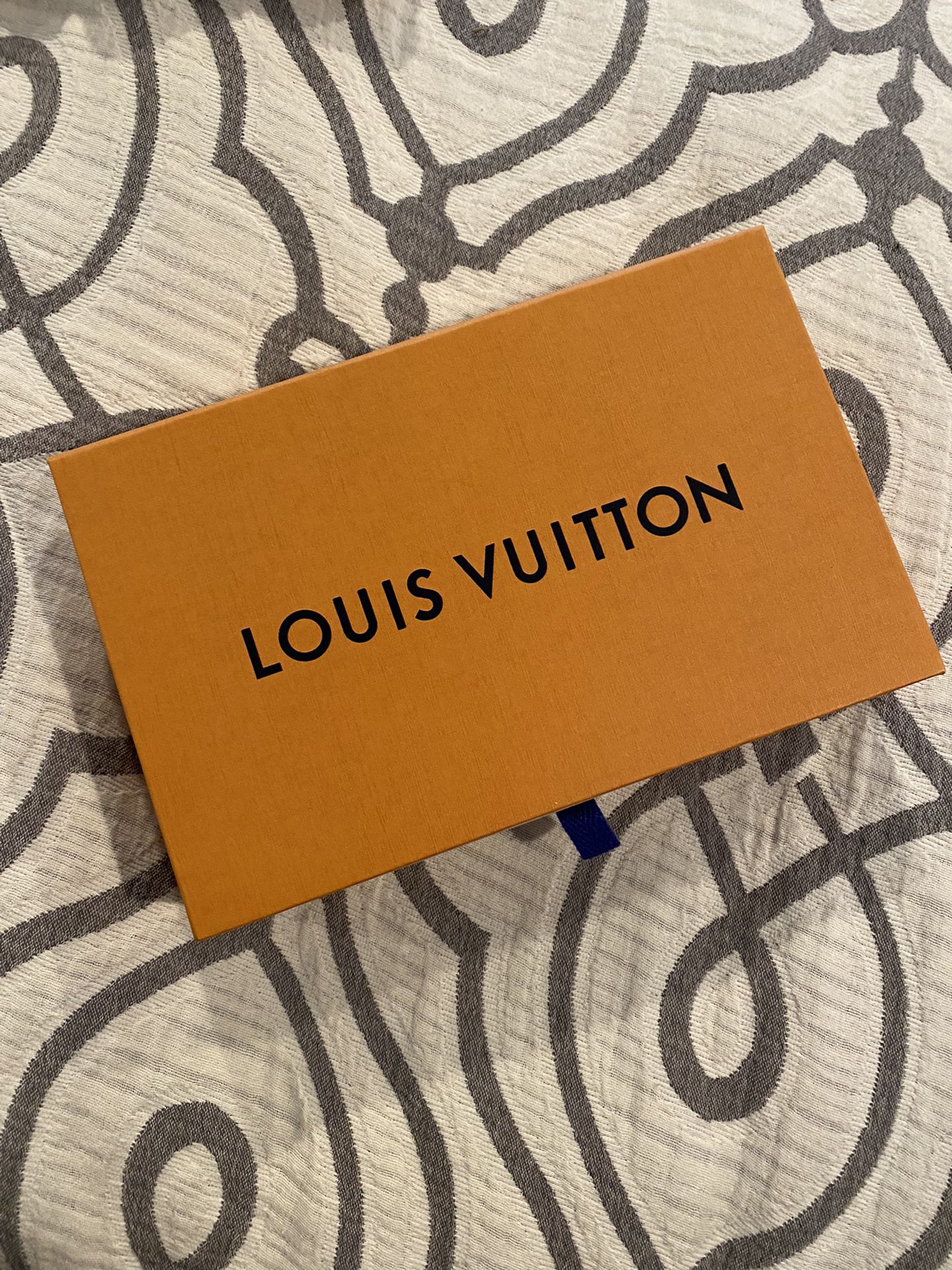 The Louis Vuitton Vavin PM - a bag that's both practical and stylish. for  Sale in Los Angeles, CA - OfferUp