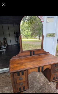 ART DECO depression-era vanity
Beautiful piece of furniture. Firm price 
 ♥️