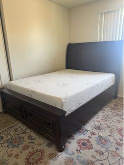 Brown Queen Size Mattress Frame and Bed With Drawers
