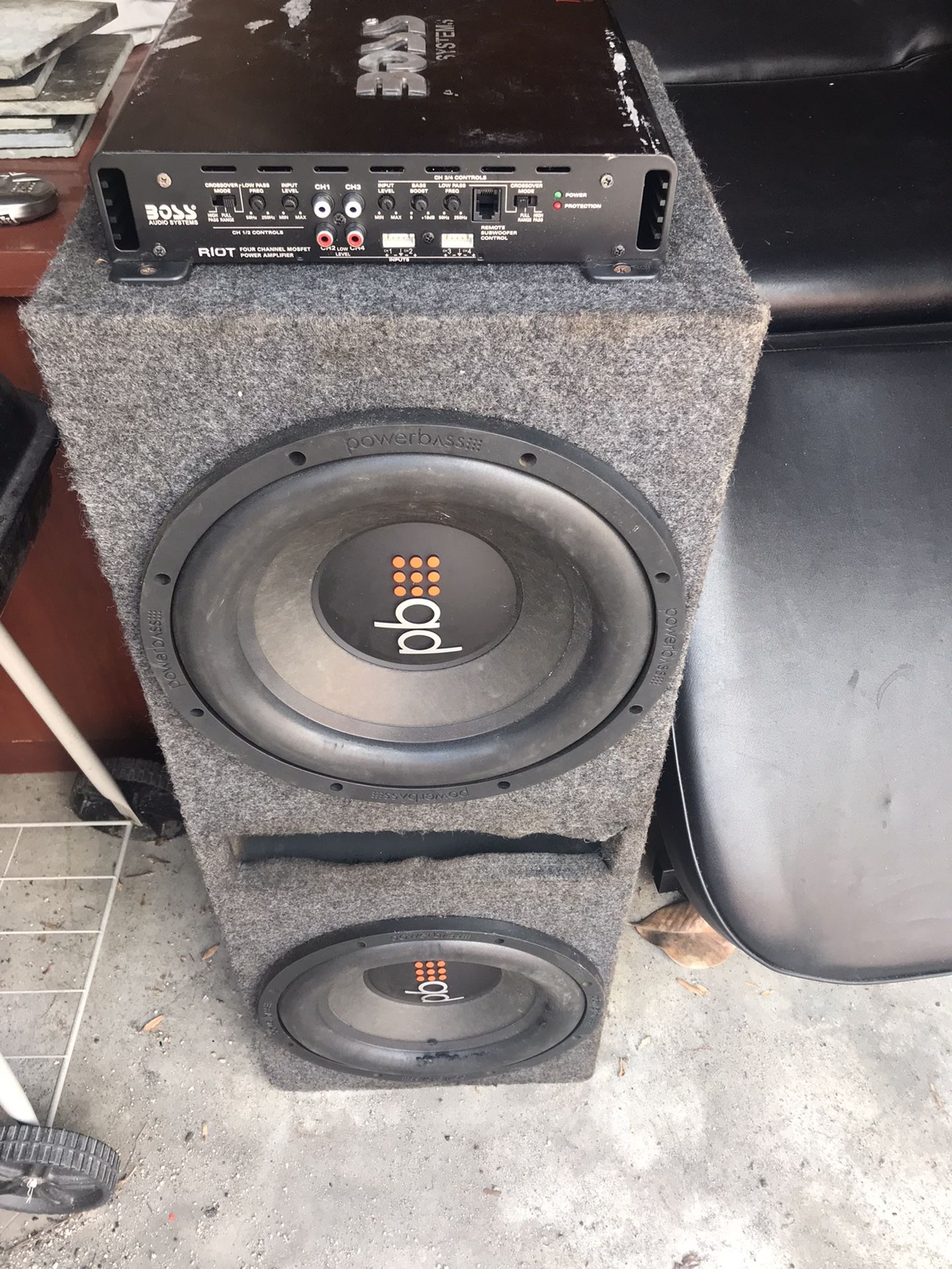 2 Power Bass 12” Speakers Box And BOSS RIOT PRO Amp