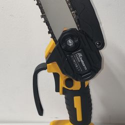Mini Chainsaw Tool Only Works With DeWalt 20v Batteries