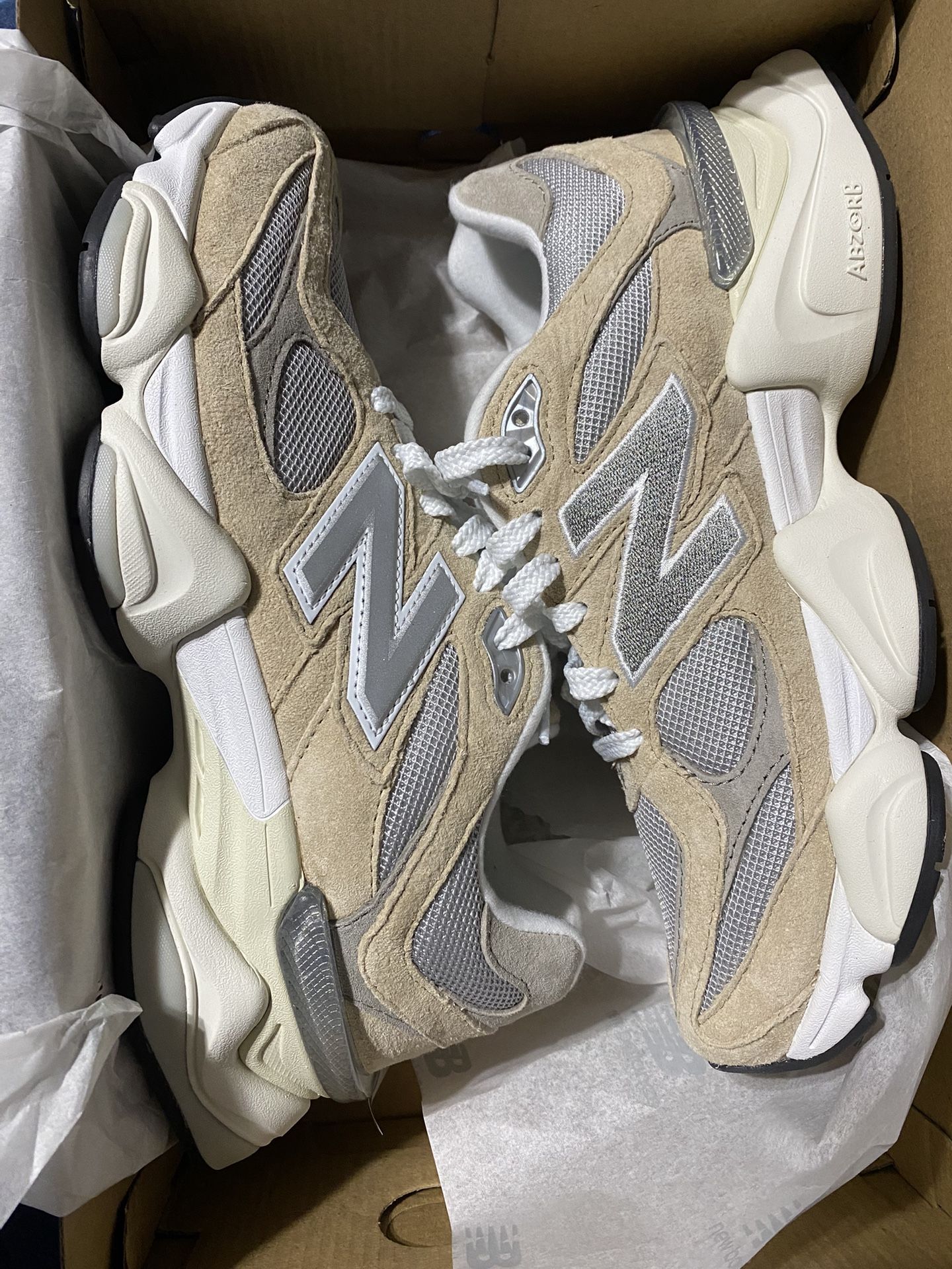 New Balance 9060 Size 8 Mens