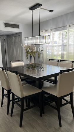 Dining Room Table And Chairs 