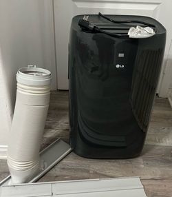 LG  thinQ smart portable air conditioner 13,000 BTU excellent condition!!