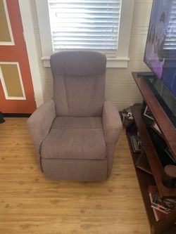 Rocking/swivel chair. Reclining.