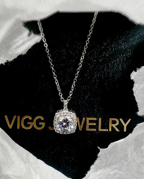 Silver jewelry necklace