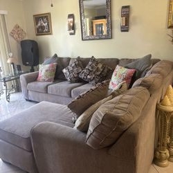 LIVING ROOM SET (MOVING SALE)
