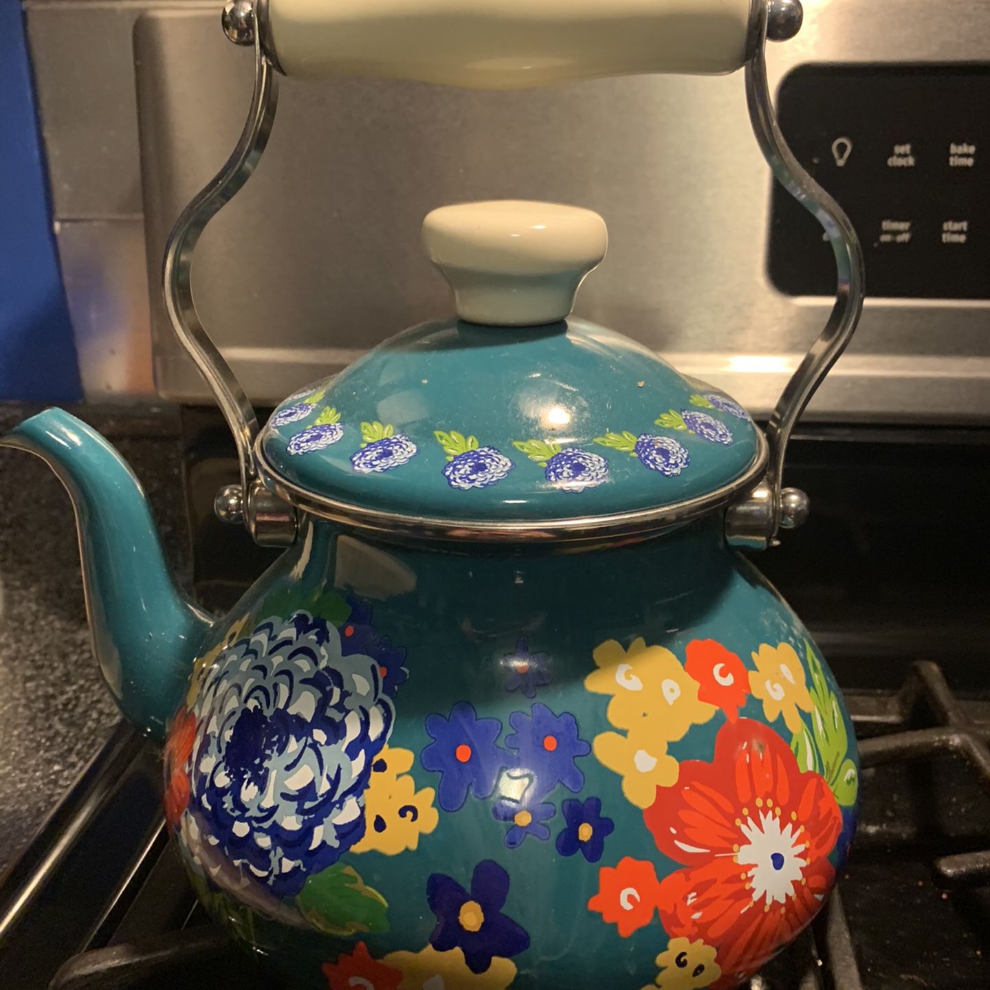 Brand new SMEG Electric Tea kettle for Sale in Garden City South, NY -  OfferUp