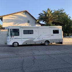 2005 Winnebago Sightseer