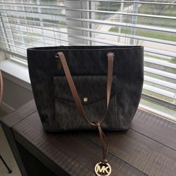 Large Michael Kors pocketbook- never used-10 by 14 inches