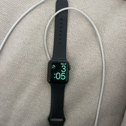 Apple Watch SE (1st Gen:) 40mm, Aluminum, GPS, Space Gray