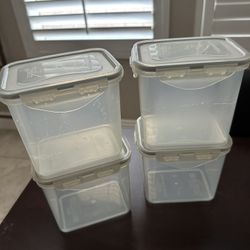 4 Plastic Storage Containers With Snap Lock Lids 