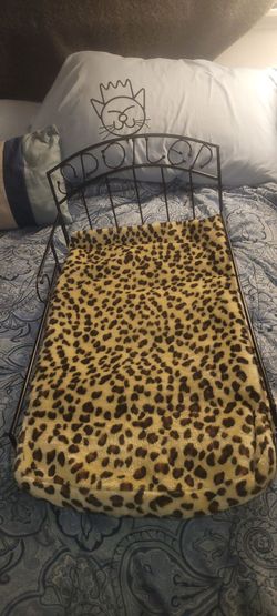 Small pet bed