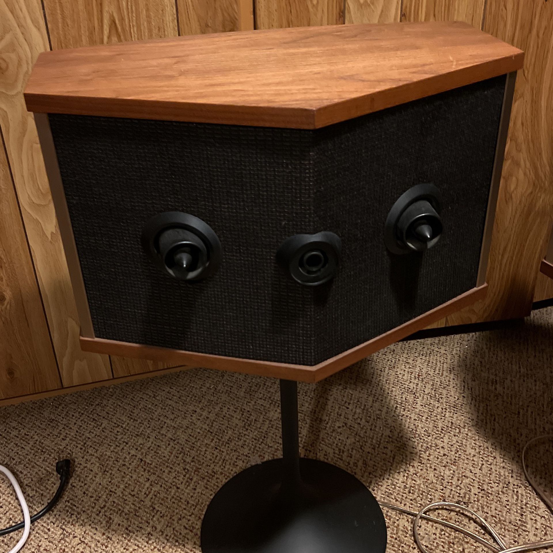 901 Bose Speakers With Stand N Wire Built In
