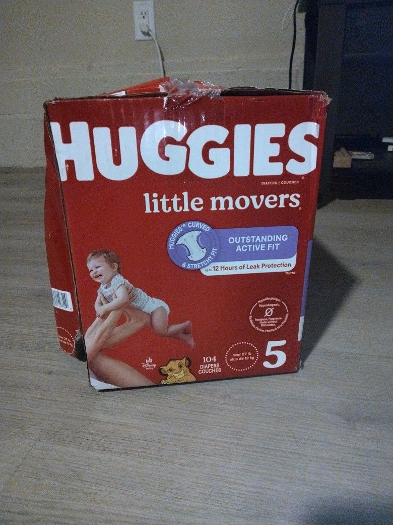 Huggies Little Movers Size 5 104 Ct $35