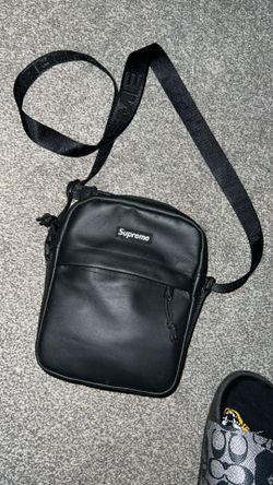 SUPREME SHOULDER BAG ☔️