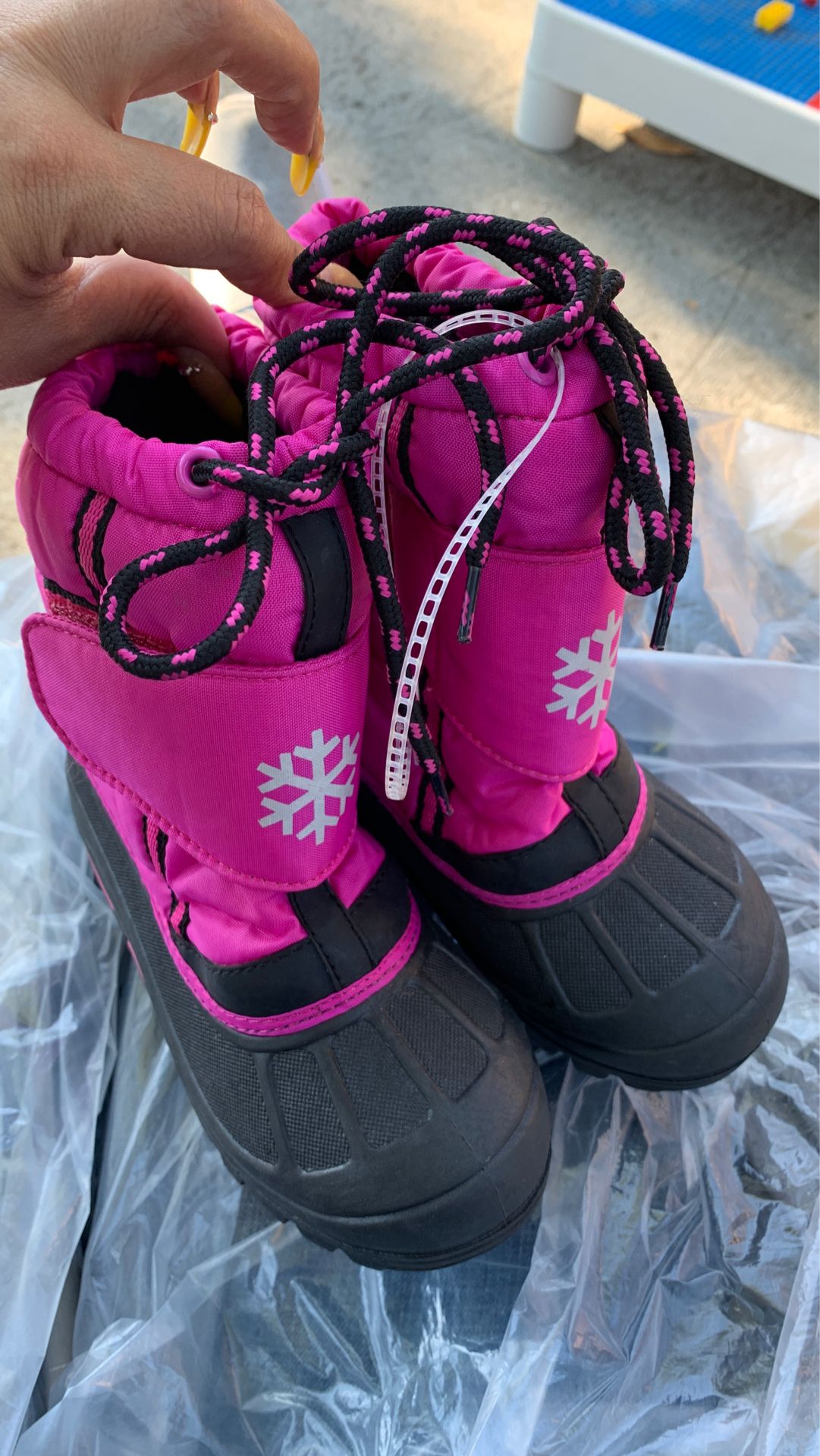 Girl snow boots size 11