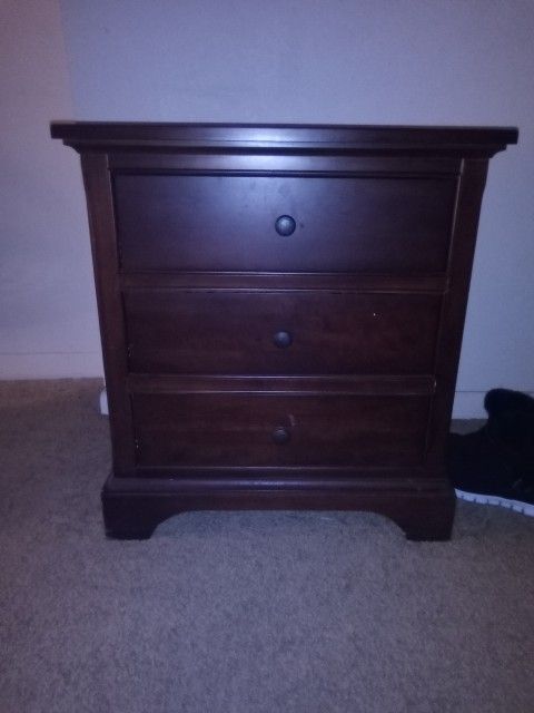 3 Drawer end Table/ Night Stand