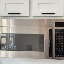 GE Spacemaker XL 1800, Over the range microwave, good condition ,size 29 1/2 x 16“