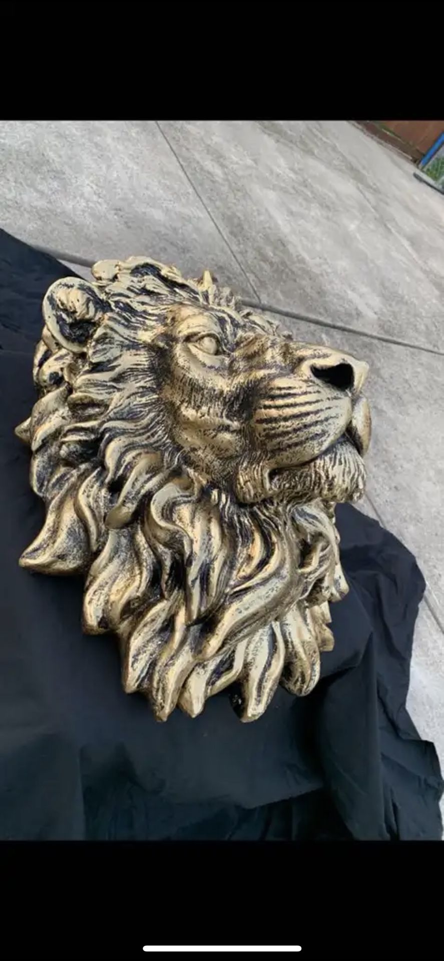 Lion Bust Wall Hanger Statue